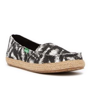 NWT Funky Fiona Sanuk Yoga Mat Slip On Sneaker 9